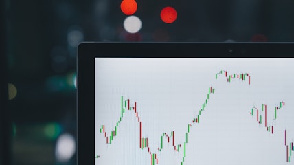 Copy Trading for Beginners: Mirror Expert Traders Without Reading Charts